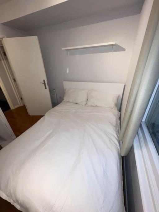 Lovely 1 Bedroom Apartment In West Kensington ลอนดอน ภายนอก รูปภาพ