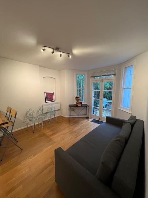 Lovely 1 Bedroom Apartment In West Kensington ลอนดอน ภายนอก รูปภาพ