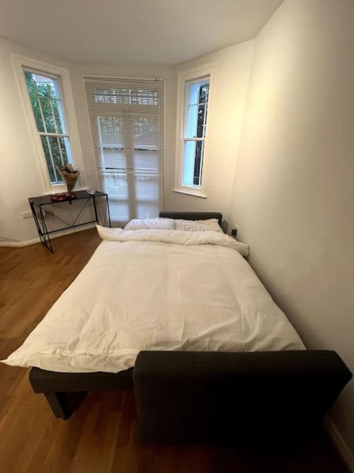 Lovely 1 Bedroom Apartment In West Kensington ลอนดอน ภายนอก รูปภาพ