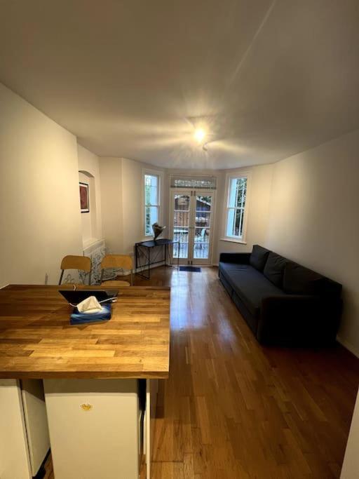 Lovely 1 Bedroom Apartment In West Kensington ลอนดอน ภายนอก รูปภาพ