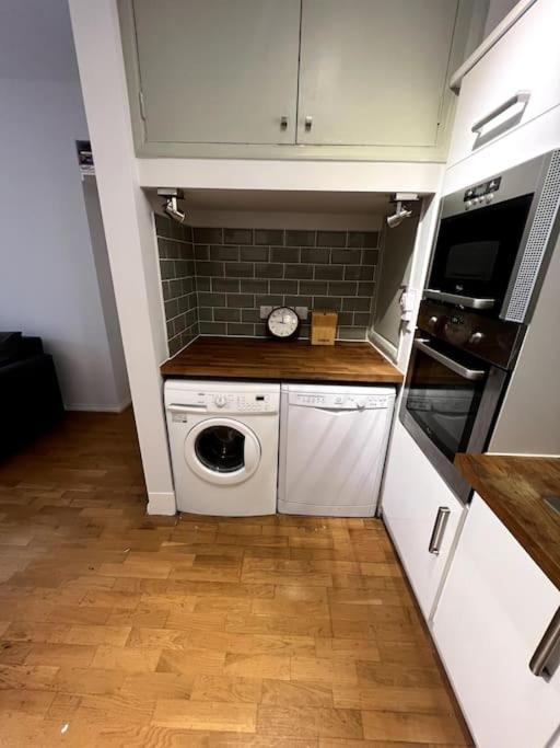 Lovely 1 Bedroom Apartment In West Kensington ลอนดอน ภายนอก รูปภาพ